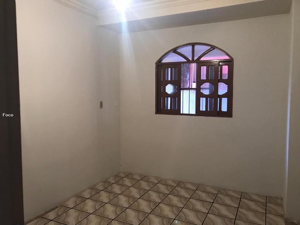 Casa à venda com 3 quartos, 253m² - Foto 2