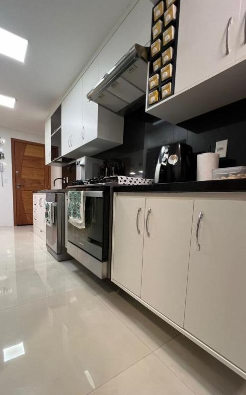 Apartamento à venda com 3 quartos, 157m² - Foto 2