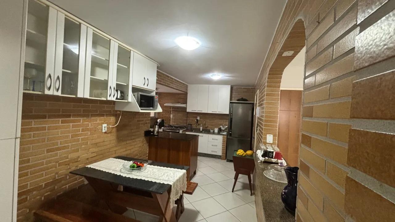 Apartamento à venda com 3 quartos, 160m² - Foto 2